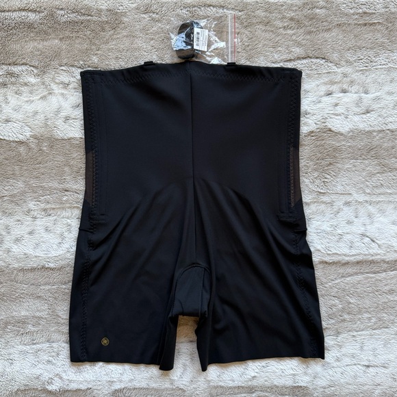 NWOT💕HONEYLOVE SuperPower Girl-Short in Runway Size 1X - Picture 6 of 12